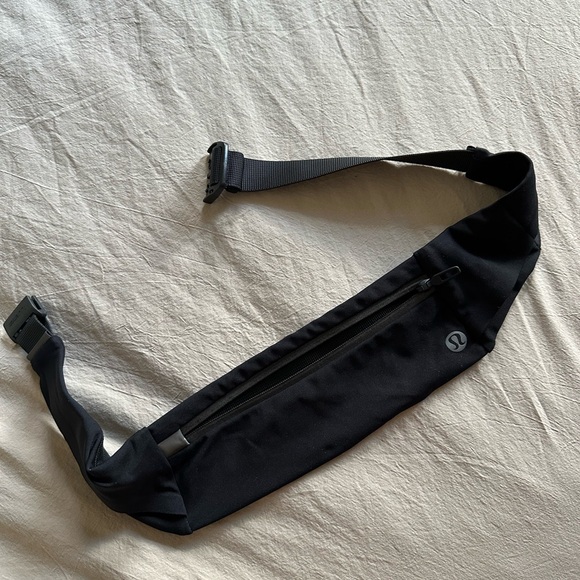 [SOLD] Lululemon Fast and Free Running Belt (XS/S) - Picture 3 of 13